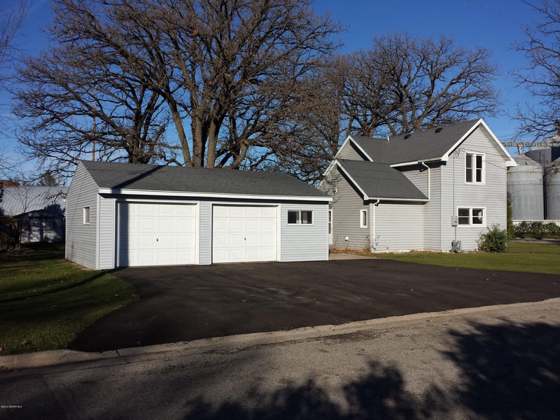 204 4th St SW, Rose Creek, MN 55970