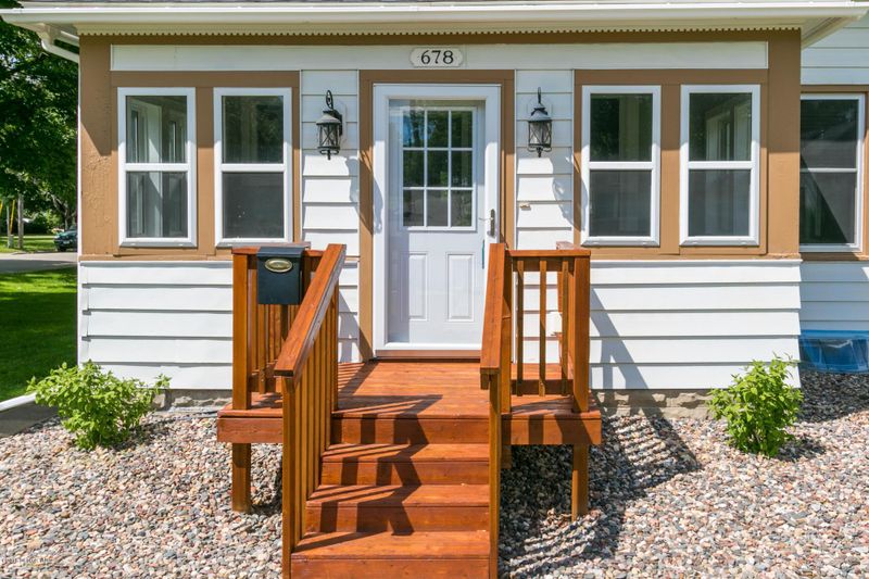 678 4th St W, Zumbrota, MN 55992
