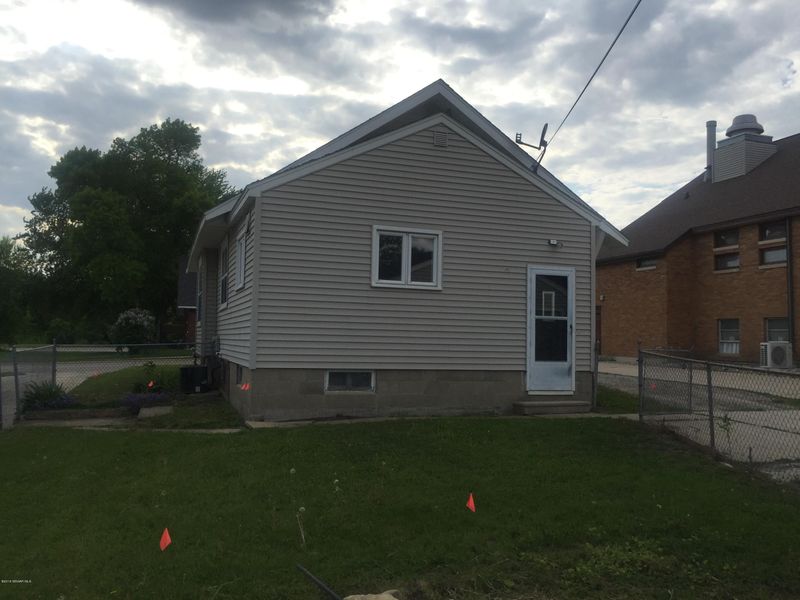 507 S Main St, Austin, MN 55912