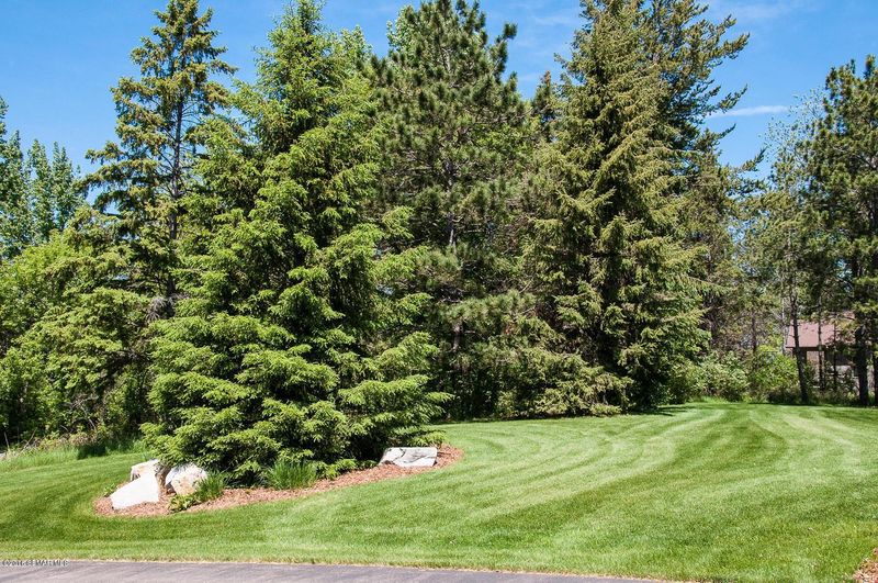 8742 Pine Crest Ln NW, Rochester, MN 55901
