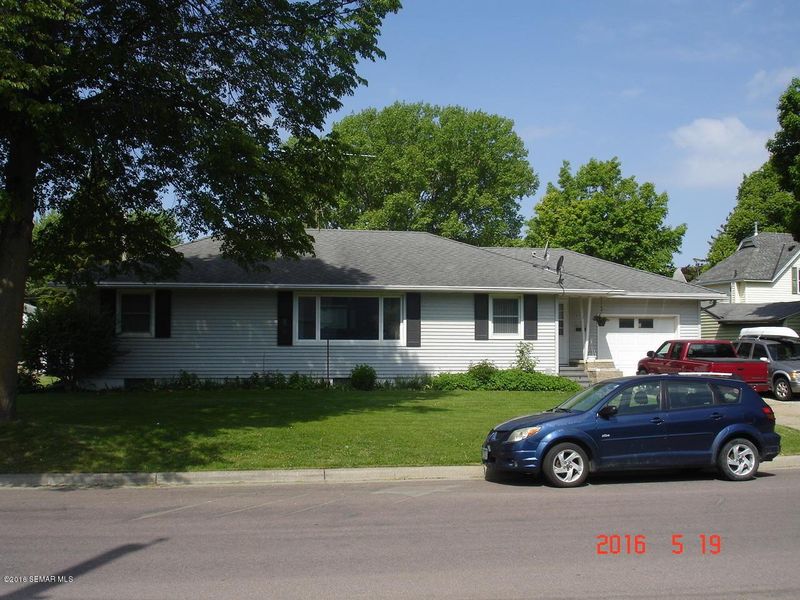 1126 S Grove Ave, Owatonna, MN 55060