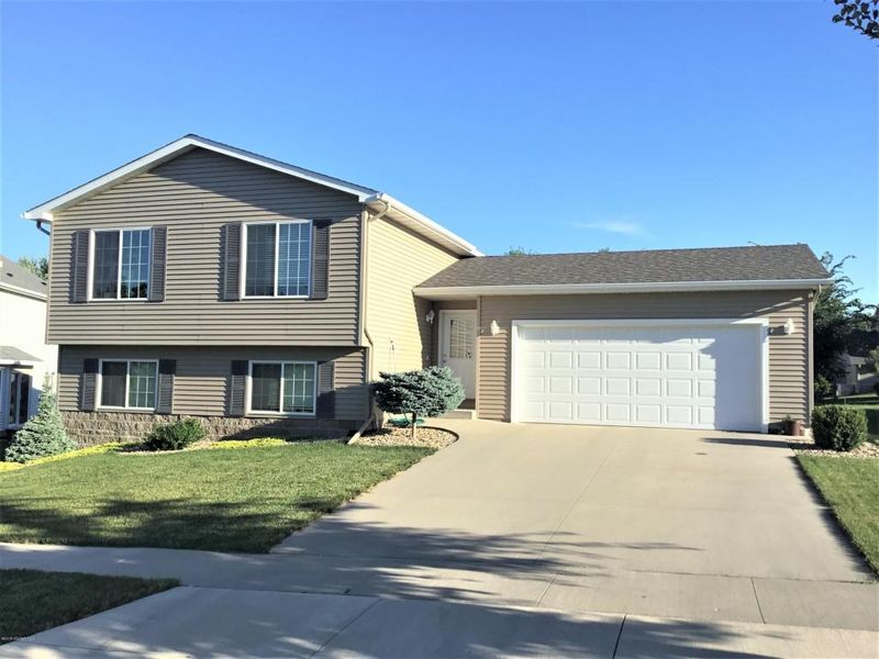 702 8th St NE, Kasson, MN 55944