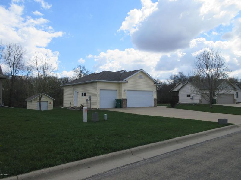 209 17th Pl SW, Austin, MN 55912