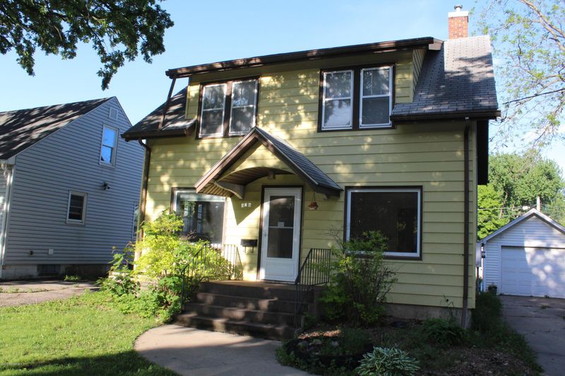 928 11th Ave NE, Rochester, MN 55906