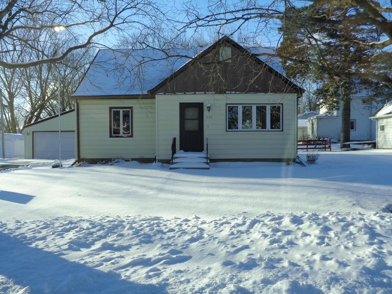 204 4th St, Lyle, MN 55953