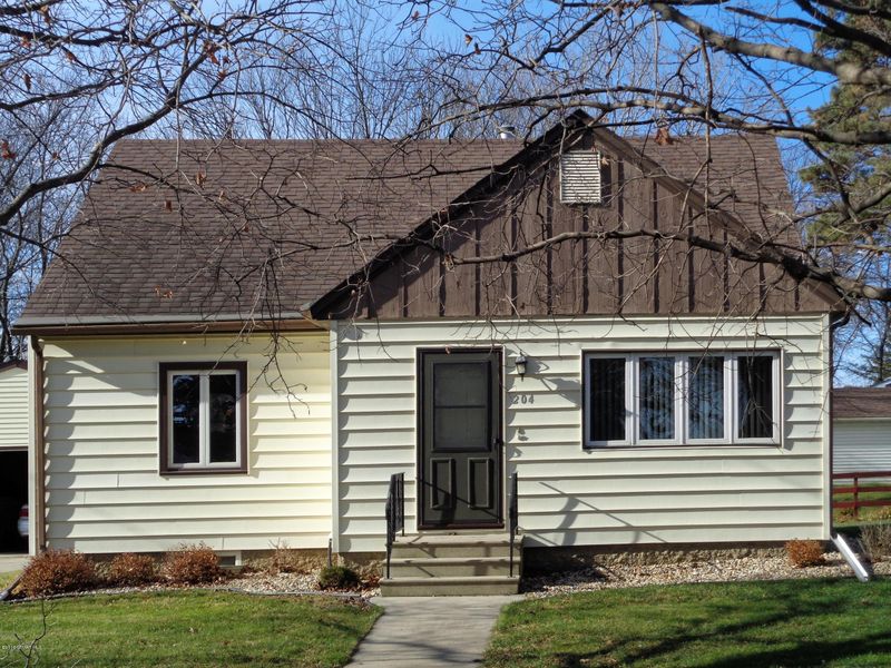 204 4th St, Lyle, MN 55953