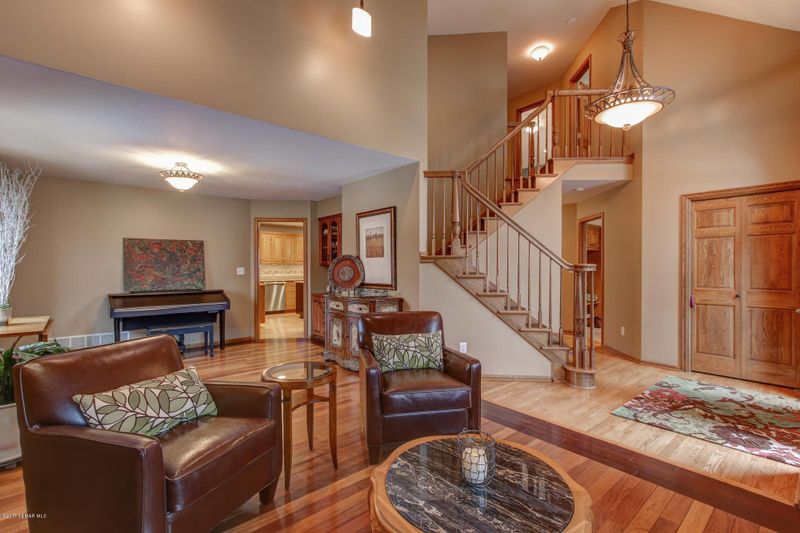 2732 Mayowood Ln SW, Rochester, MN 55902