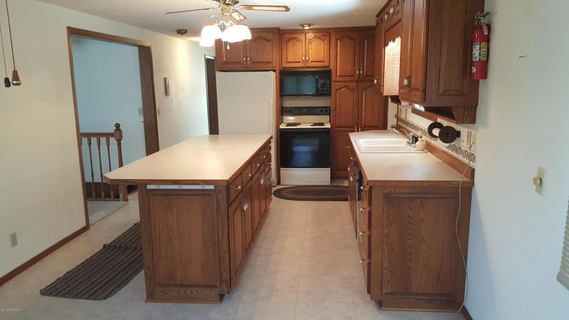 706 2nd Ave SE, Hayfield, MN 55940