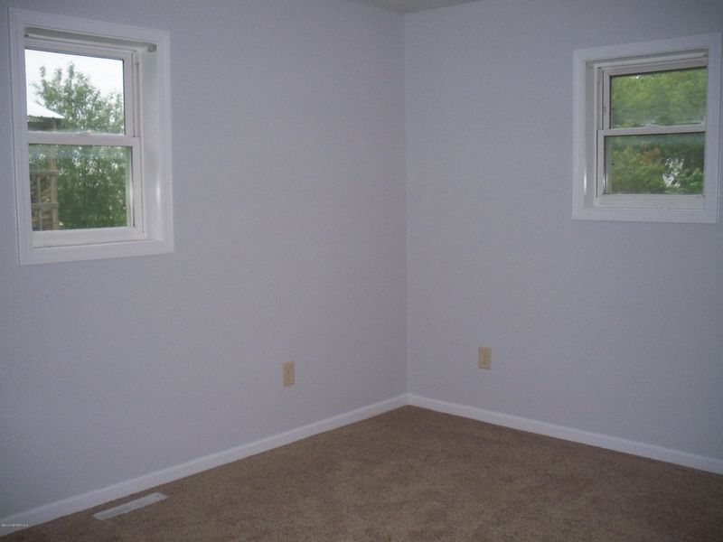 211 E Sargent Rd, Le Roy, MN 55951