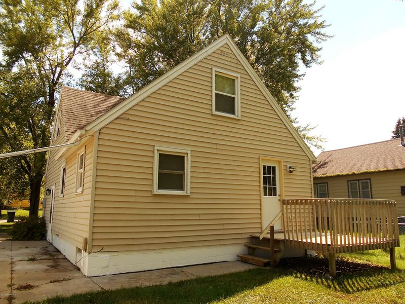 2009 5th Ave NE, Austin, MN 55912