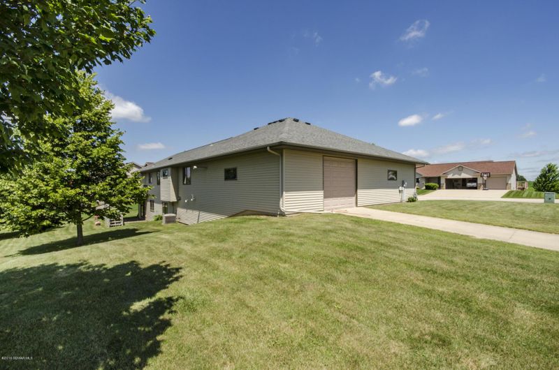 516 Whispering Hills Dr, Saint Charles, MN 55972