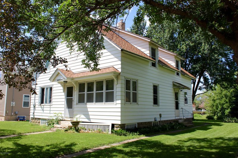 814 N Elm Ave, Owatonna, MN 55060