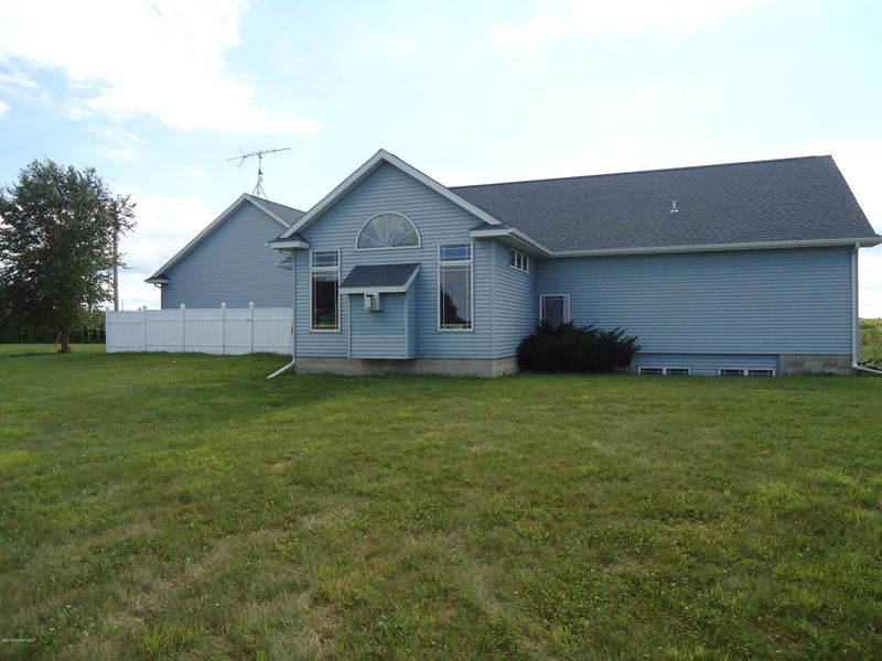 3748 County 102 Rd SE, Eyota, MN 55934