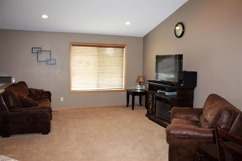 703 Maplebrook Dr NE, Stewartville, MN 55976