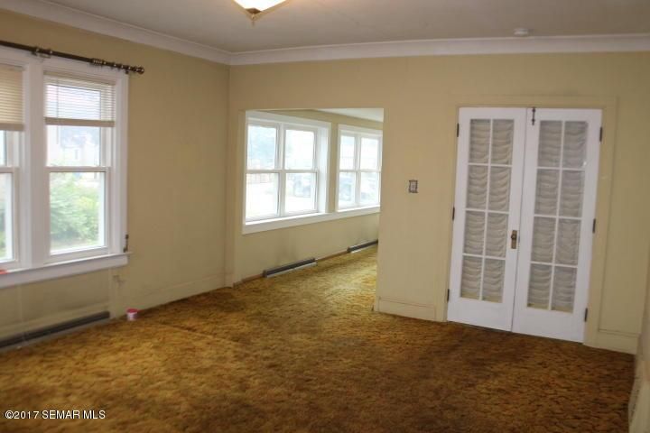 916 E 9th St, Winona, MN 55987
