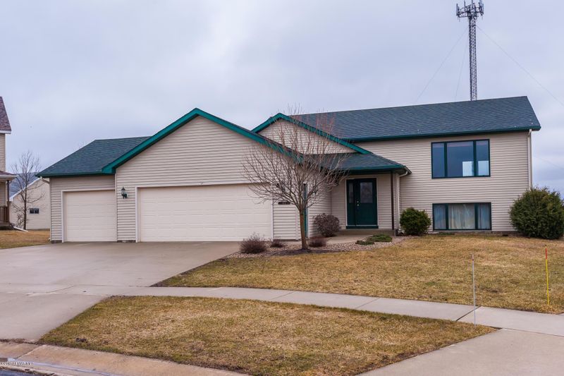 1112 Petersen Ln NW, Stewartville, MN 55976