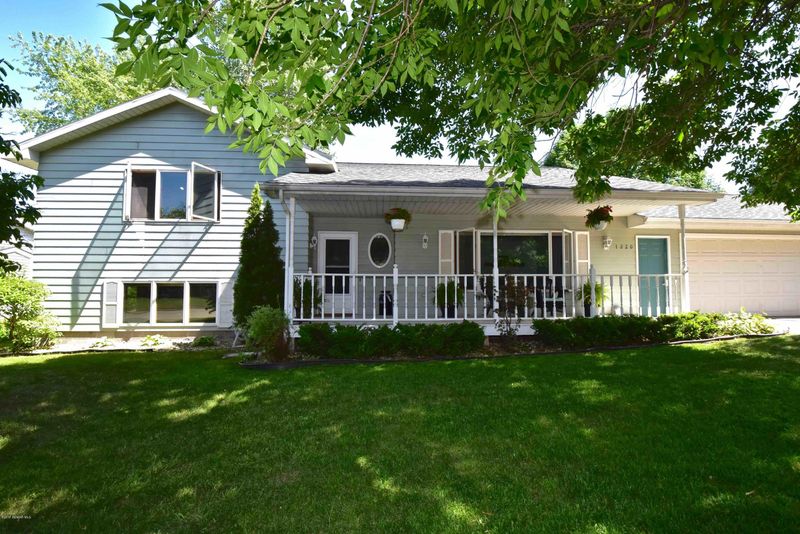 1220 49th Ave, Winona, MN 55987