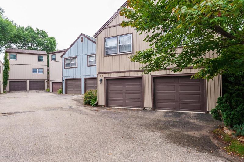 44 Viking Village Dr NW, Rochester, MN 55901