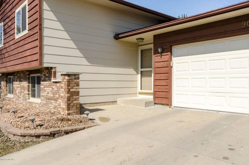 907 23rd St SE, Rochester, MN 55904