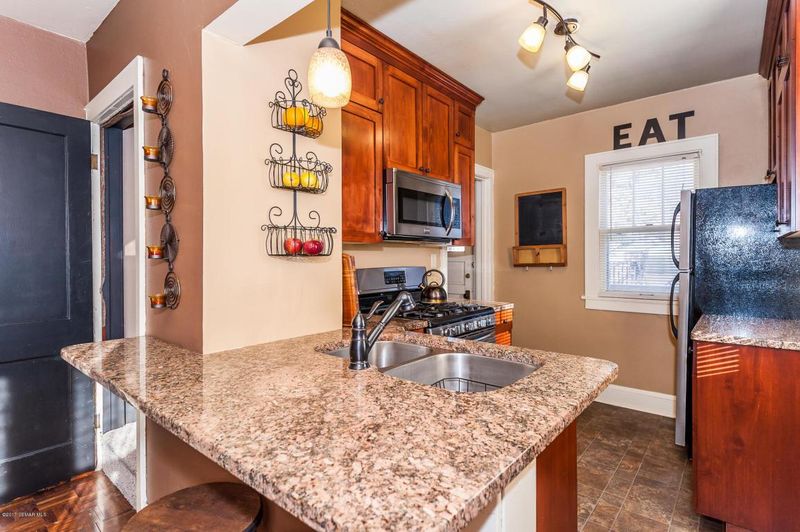 948 11th Ave NE, Rochester, MN 55906
