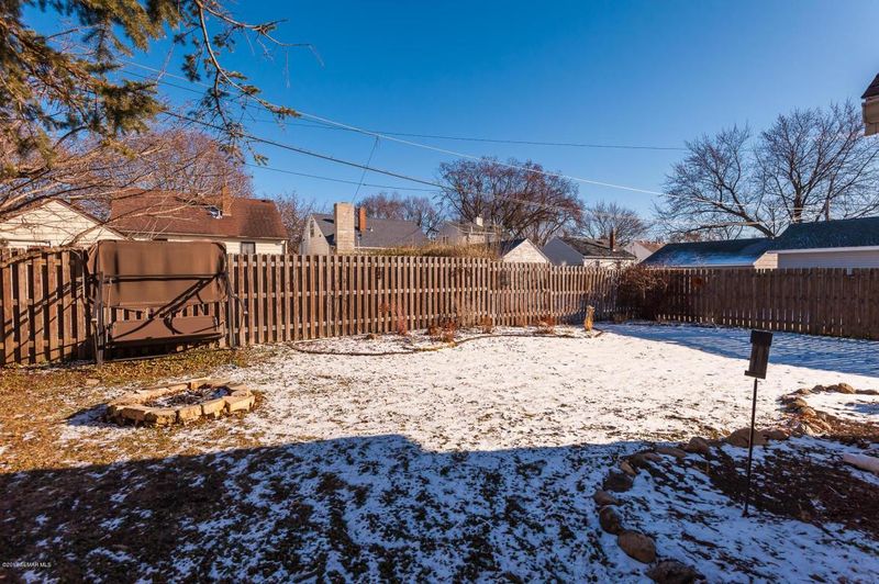 948 11th Ave NE, Rochester, MN 55906