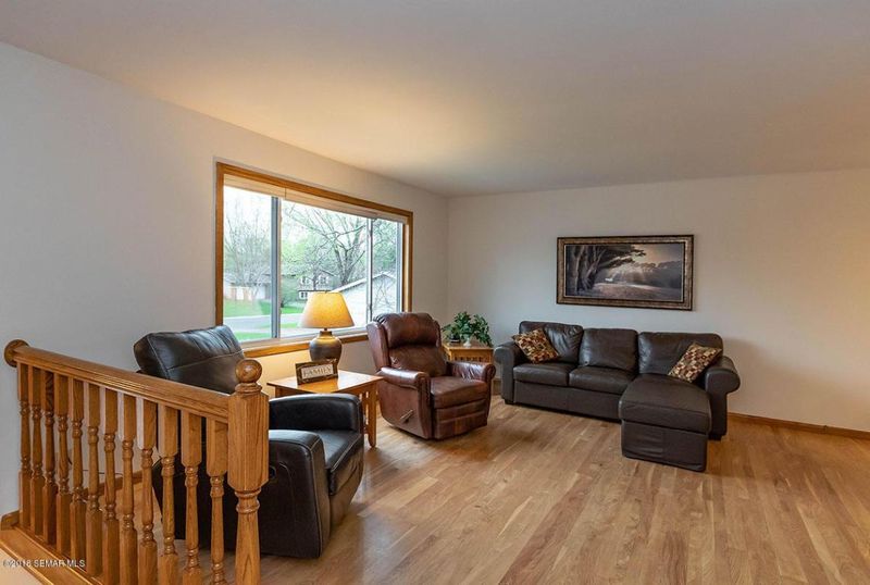 17565 Illinois Ct, Lakeville, MN 55044