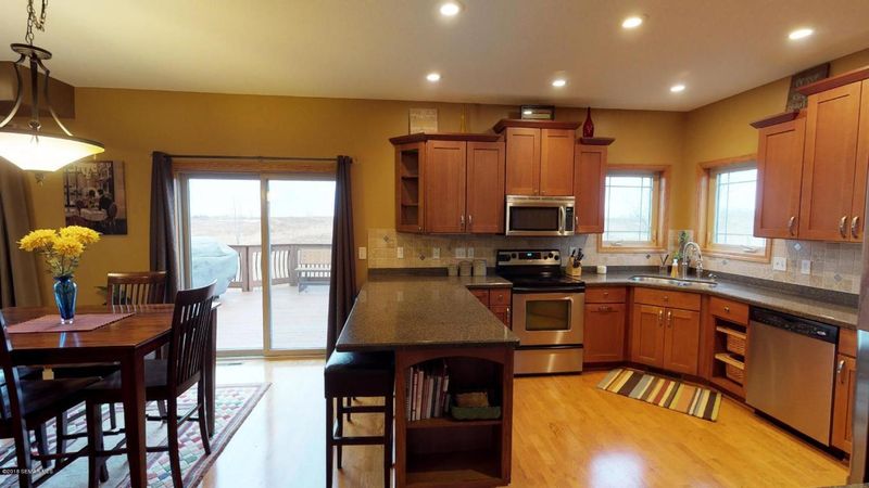 1150 Dorothea Dr, Zumbrota, MN 55992