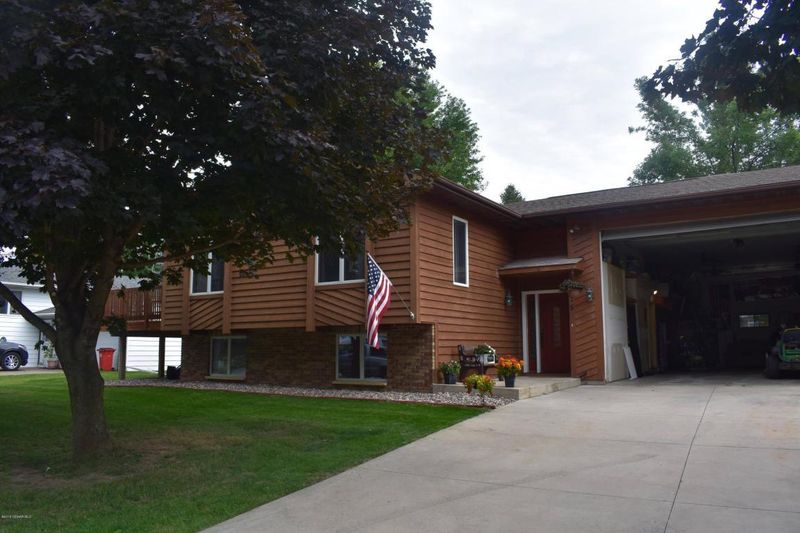 315 6th Ave NE, Plainview, MN 55964