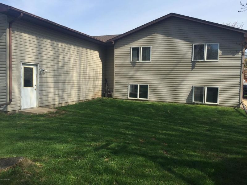 315 6th Ave NE, Plainview, MN 55964