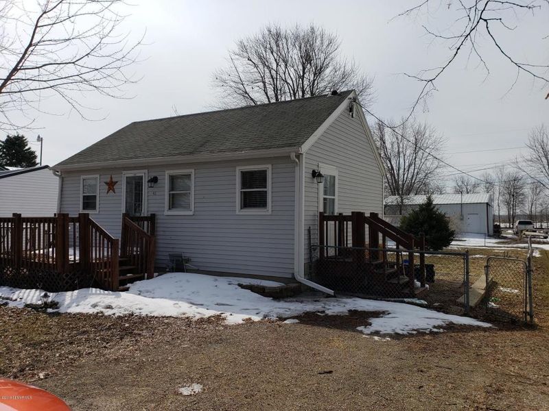 413 E Front St, Claremont, MN 55924