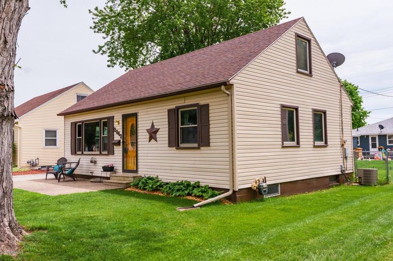 2042 Valleyhigh Dr NW, Rochester, MN 55901