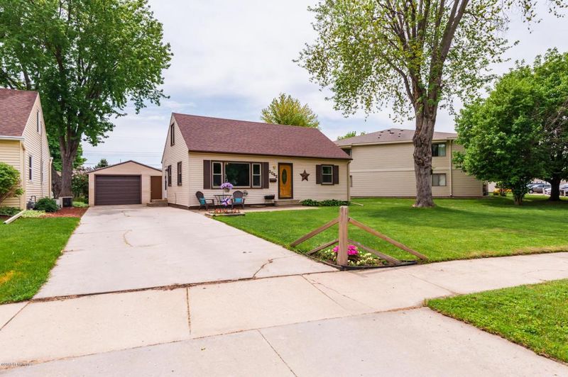 2042 Valleyhigh Dr NW, Rochester, MN 55901