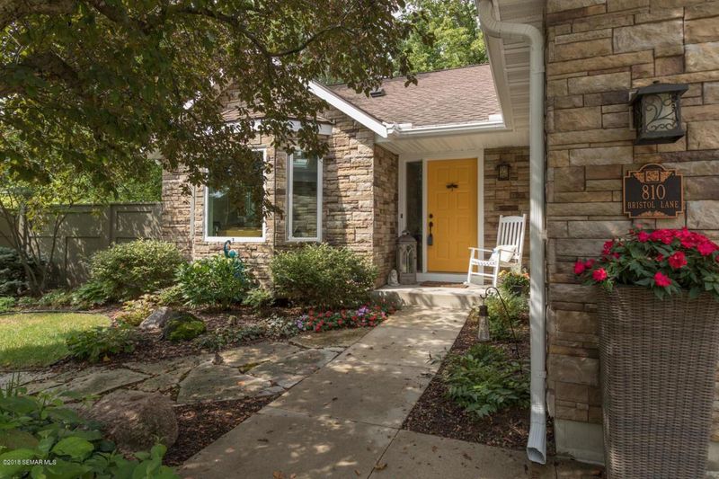 810 Bristol Ln NE, Rochester, MN 55906