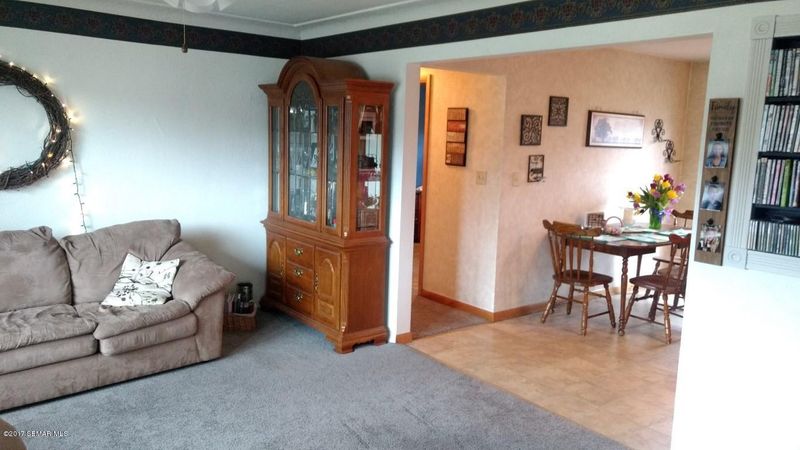 616 S 4th St, La Crescent, MN 55947