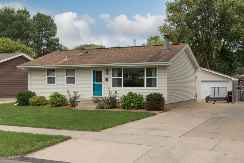 120 37th Ave NW, Rochester, MN 55901