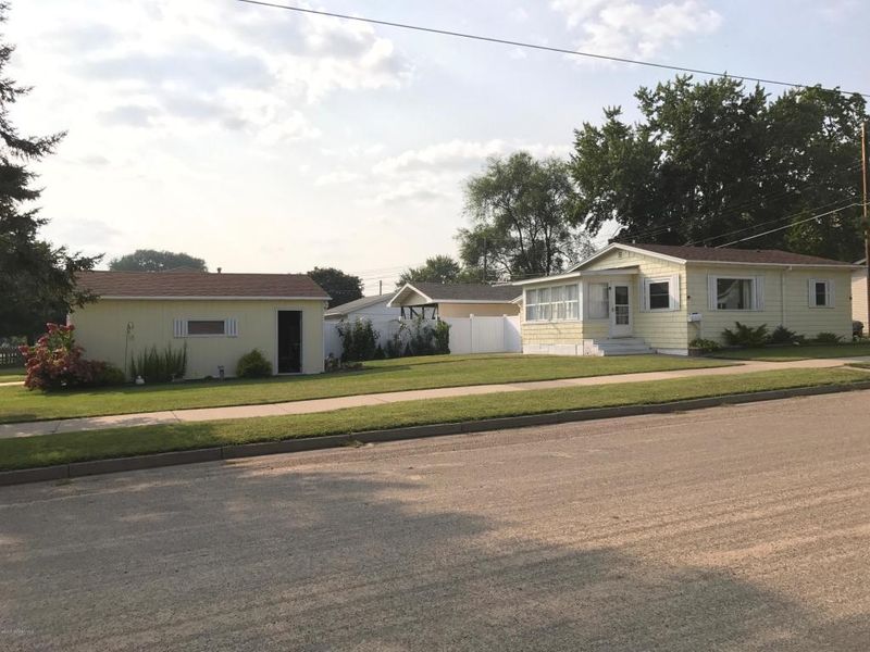 1202 W 11 St, Winona, MN 55987