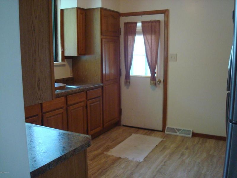 358 E 7th St, Winona, MN 55987