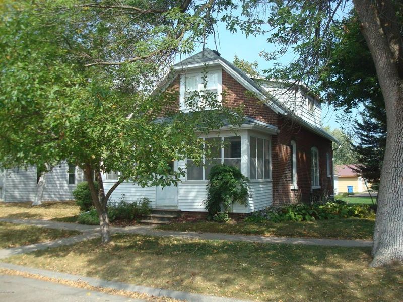 358 E 7th St, Winona, MN 55987