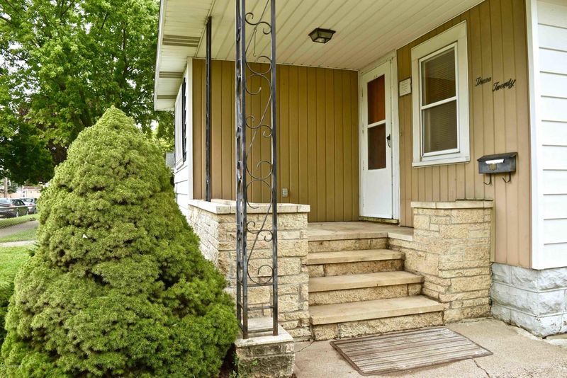 320 E 11th St, Winona, MN 55987