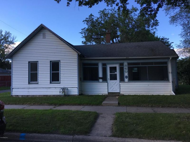 860 E 11th St, Winona, MN 55987