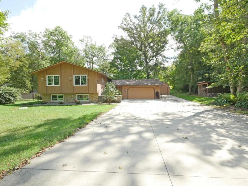 204 Mantor Dr, Mantorville, MN 55955