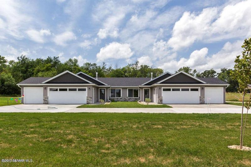 1217 N 10th St, Lake City, MN 55041