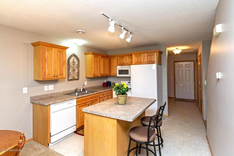 6174 S Pointe Dr SW, Rochester, MN 55902