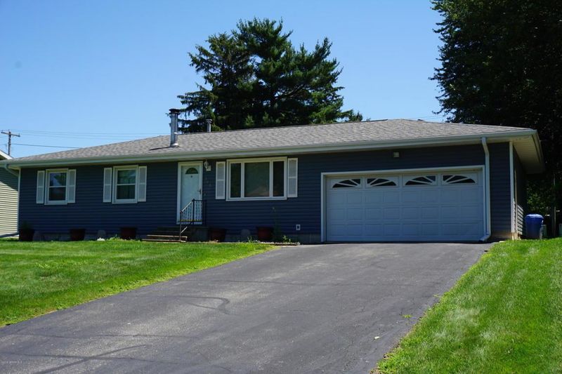 345 6th St NW, Plainview, MN 55964