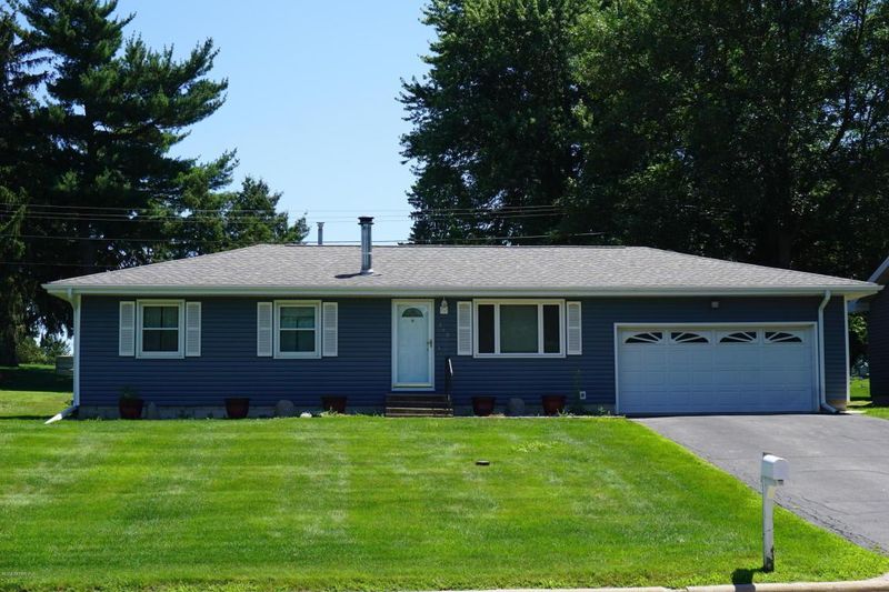 345 6th St NW, Plainview, MN 55964