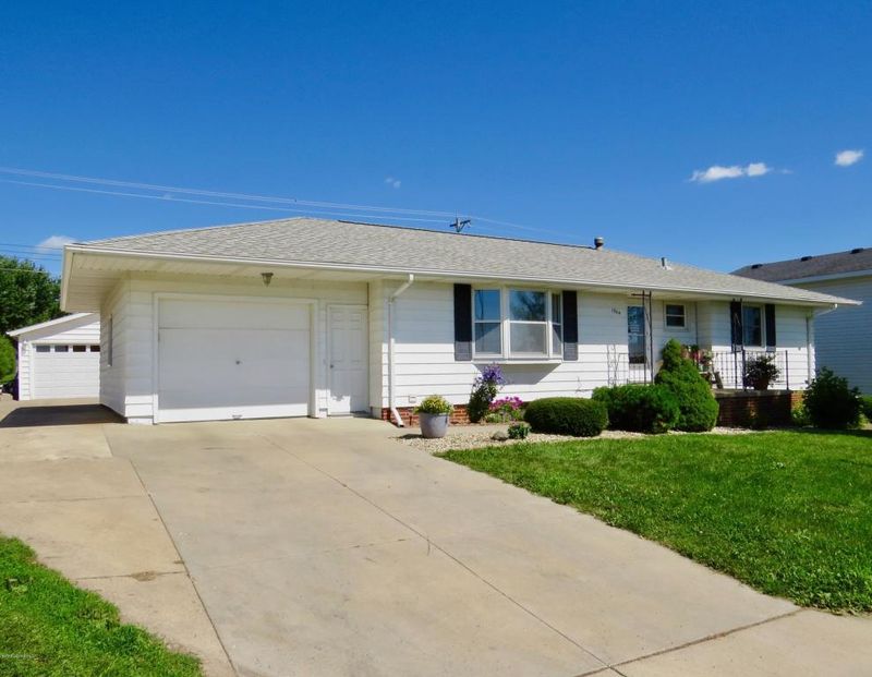 1304 N Mantorville Ave, Kasson, MN 55944