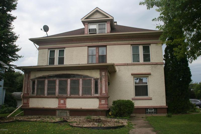 423 N Pine St, Caledonia, MN 55921