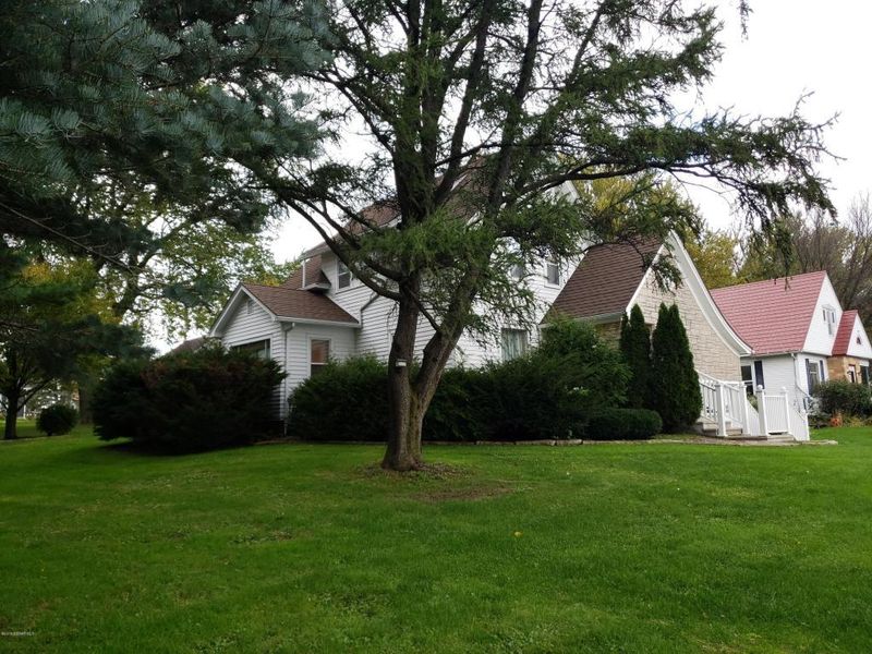 327 2nd Ave NW, Spring Grove, MN 55974