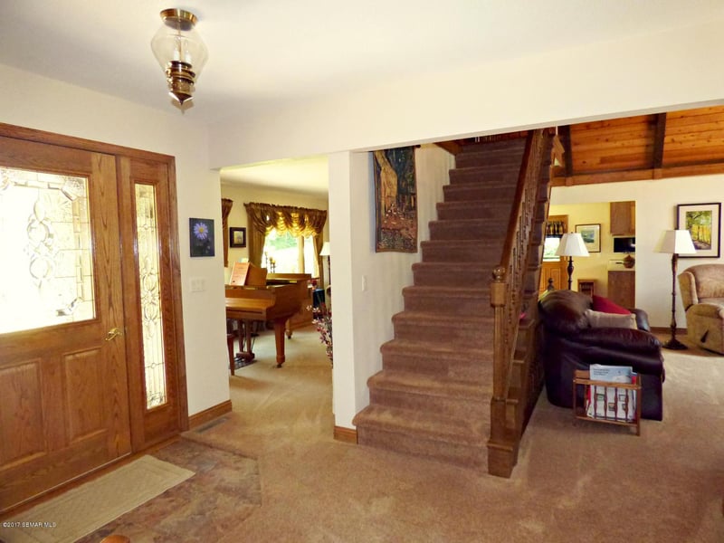 17611 Nine Oaks Dr, Spring Grove, MN 55974