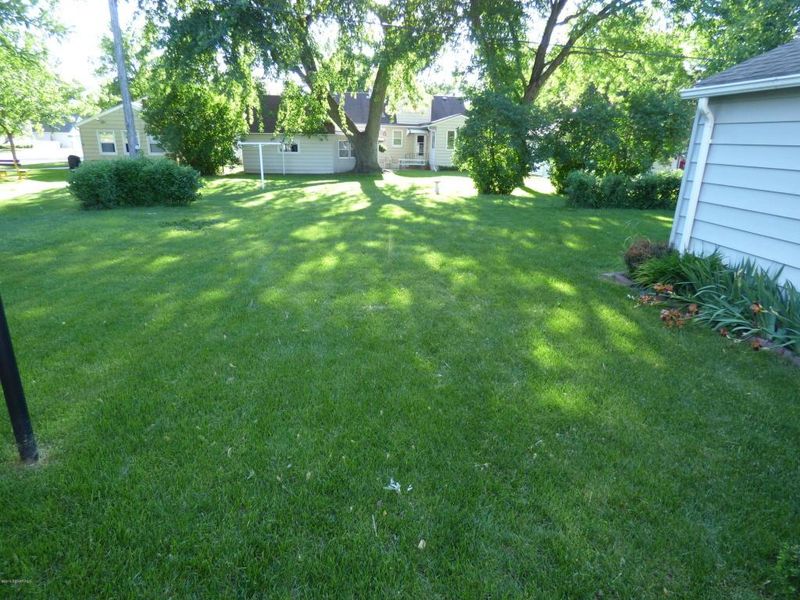 1803 3rd St NE, Austin, MN 55912